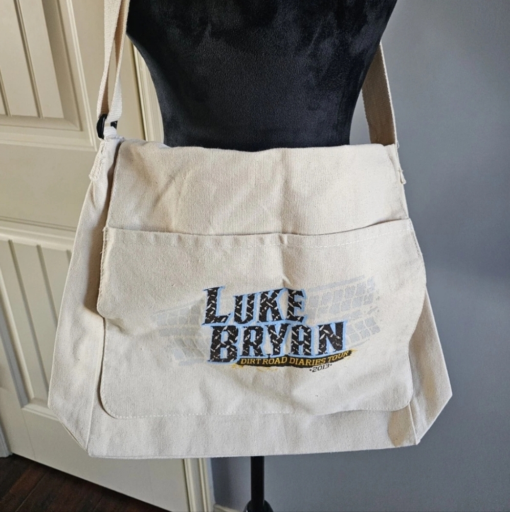 NWOT 2013 Luke Bryan Dirt Road Diaries Cream Canvas Messenger Bag
